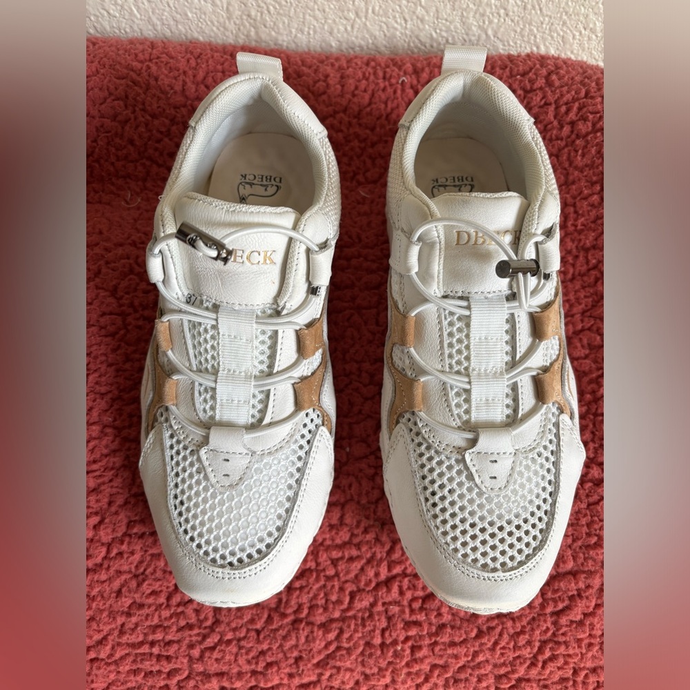 Comfy casual shoe!